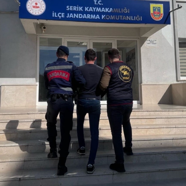 Antalya'da suç örgütü kurmak suçundan aranan hükümlü yakalandı