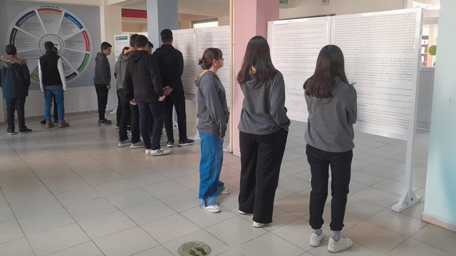 Diyarbakır'da öğrencilere Türkiye Yüzyılı Maarif Modeli tanıtılıyor