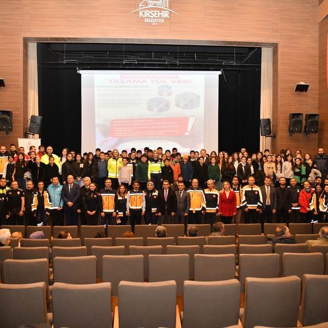 Kırşehir'de "Fermuar sistemiyle yaşama yol ver" kampanyası tanıtıldı