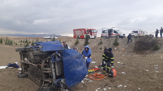 Kırıkkale'de devrilen otomobilin sürücüsü yaralandı