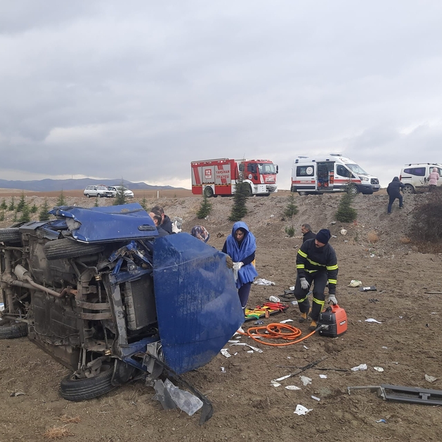 Kırıkkale'de devrilen otomobilin sürücüsü yaralandı