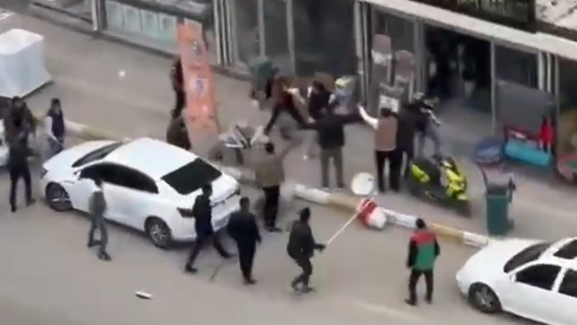 Şanlıurfa'da 'silahlı ve sopalı kavga' kamerada