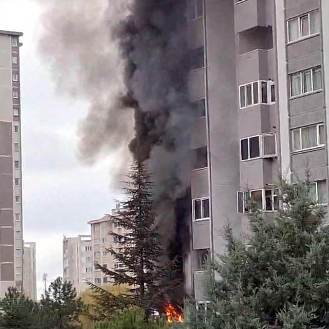 Çorlu'da ev yangını; anne ile oğlu yaralandı