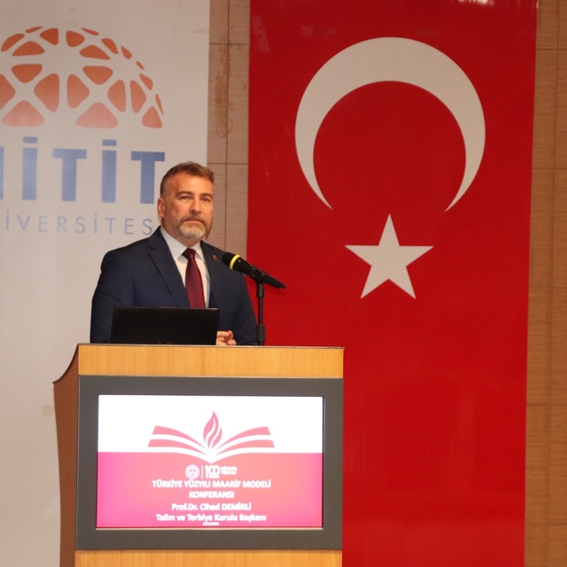 Çorum'da eğitimciler "Türkiye Yüzyılı Maarif Modeli" uygulamaları hakkında...