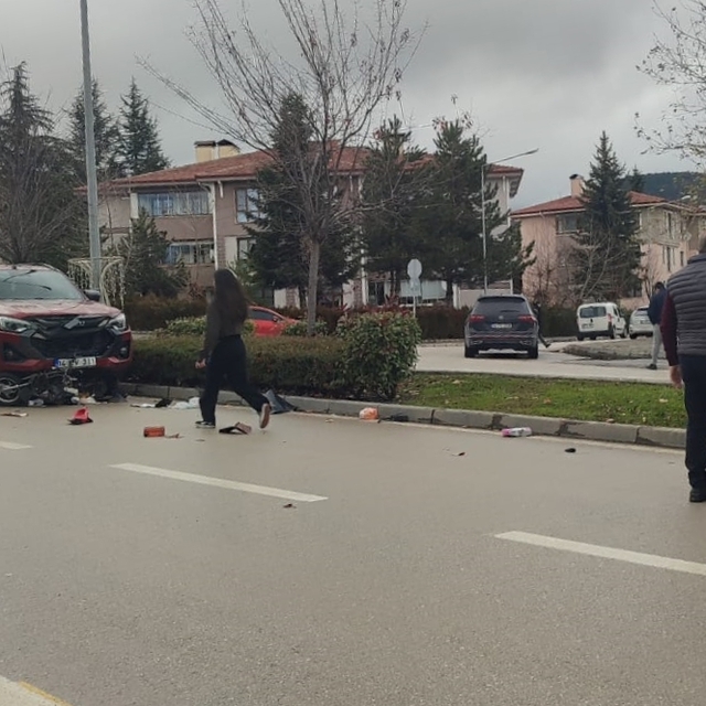 Bolu'da kamyonetin çarptığı elektrikli motosikletin sürücüsü öldü