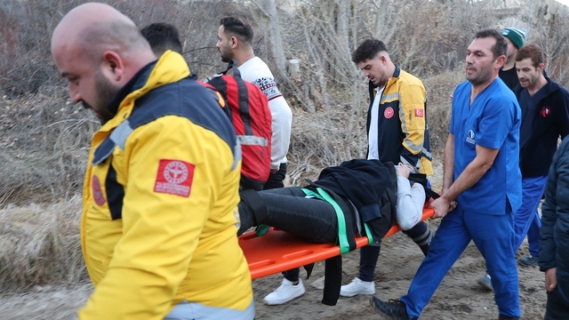 Kapadokya'da peribacalarının arasına düşen Rus turist yaralandı