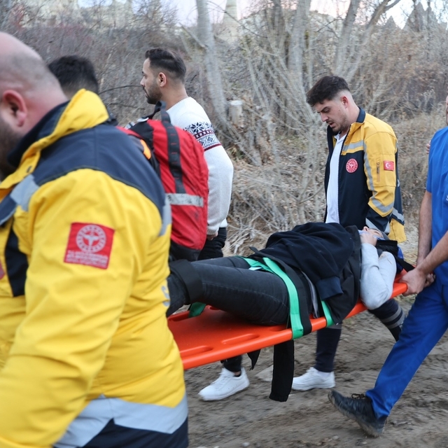 Kapadokya'da peribacalarının arasına düşen Rus turist yaralandı