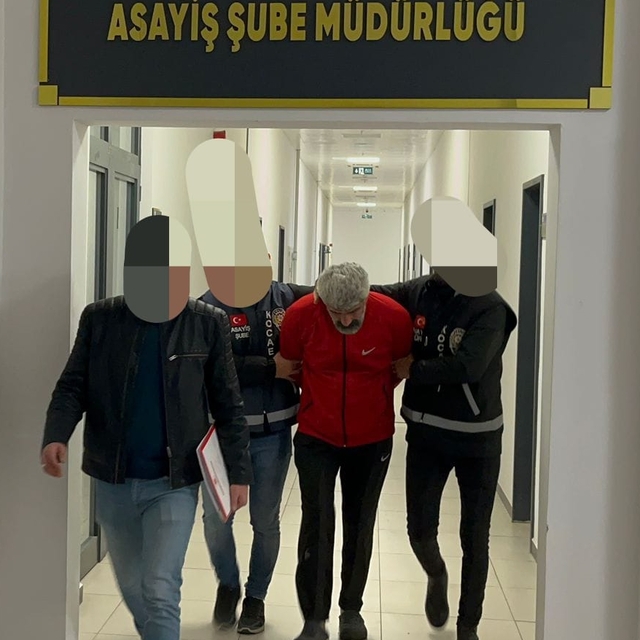 Kocaeli'de bir kişinin öldüğü bıçaklı kavgayla ilgili gözaltına alınan zanl...