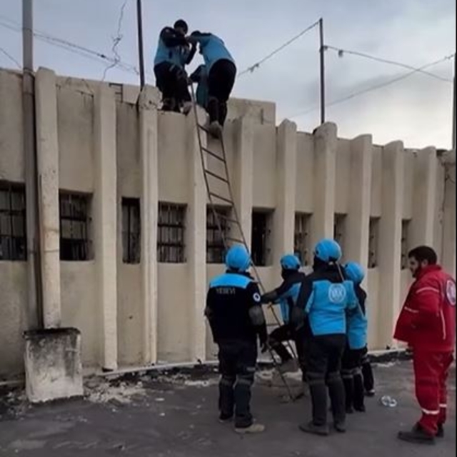 Yesevi Hareketi Hatay Şubesi üyeleri Sednaya Hapishanesi'ndeki arama çalışm...