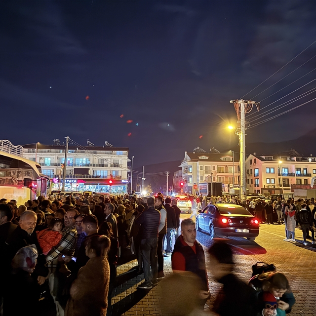 Muğla'da umre kafilesine otomobilin çarpması sonucu 3 kişi yaralandı