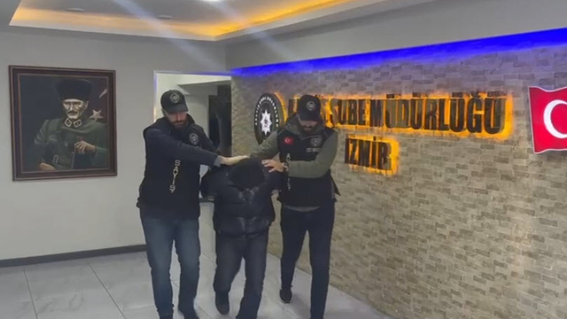Bitişikteki komşusunun duvarını balyozla kırıp, eşyalarını çalan şüpheli yakalandı (2)