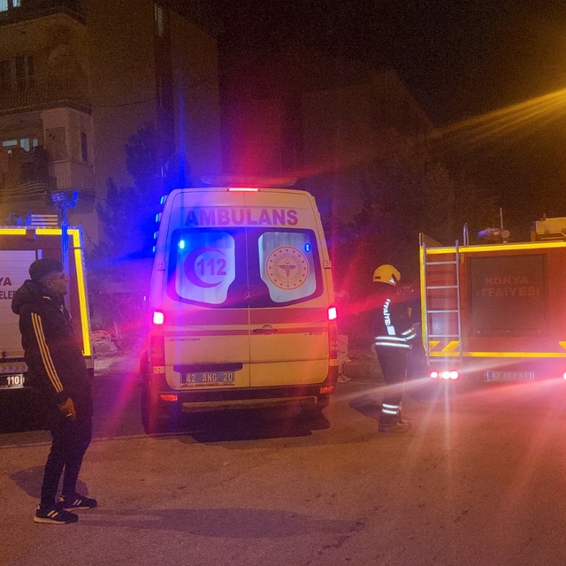 Evde çıkan yangında 2 kişi dumandan etkilendi