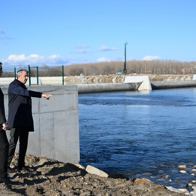 Edirne Valisi Sezer DSİ'nin Meriç Nehri kenarında yaptığı çalışmaları incel...