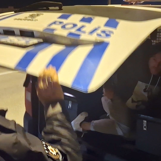 Alkollü sürücünün arkadaşı, 'savcıyı ara' deyip polisleri tehdit etti