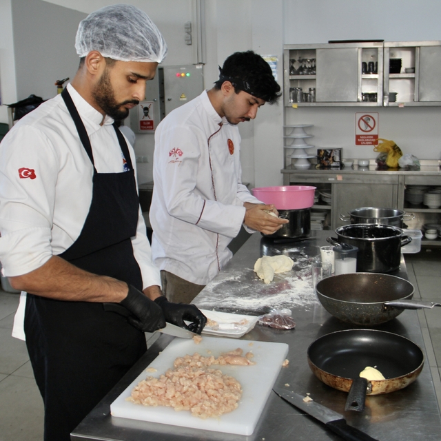 Uluslararası alanda madalyalar kazanan şef adayları bölümlerine ilgiyi artı...