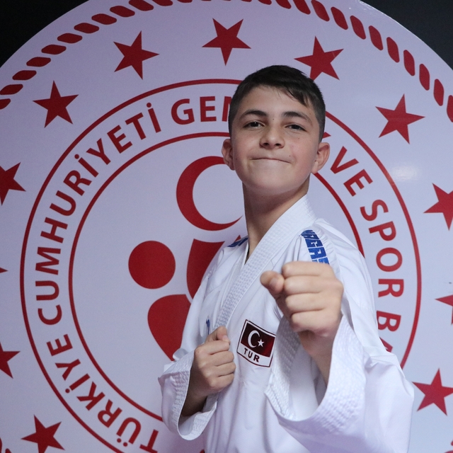 13 yaşındaki karateci Mehmet, 4 yılda 20 madalya kazandı