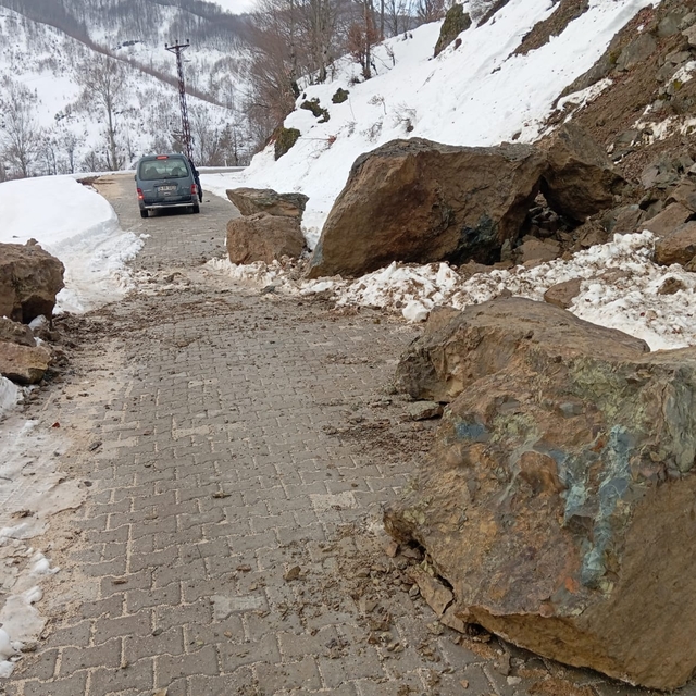 Tokat İl Özel İdaresi ilçelerde karla mücadele ve yol düzenleme çalışmaları...