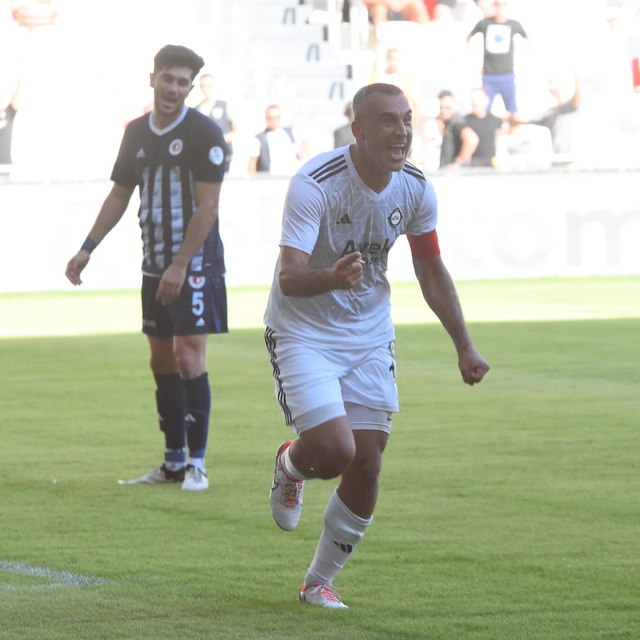 Altay'ın en golcüsü 43 yaşındaki Murat Uluç