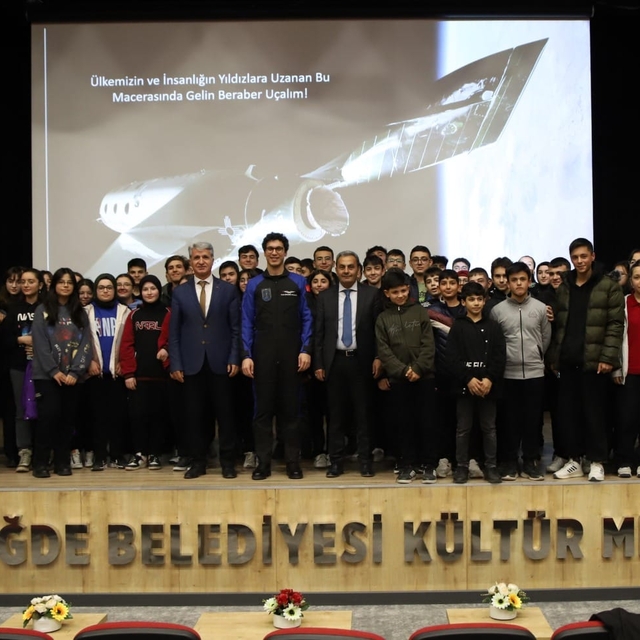 Astronot Tuva Cihangir Atasever, Niğde'de öğrencilerle buluştu