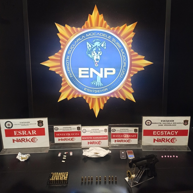Eskişehir'de düzenlenen uyuşturucu operasyonunda yakalanan 3 şüpheli tutukl...