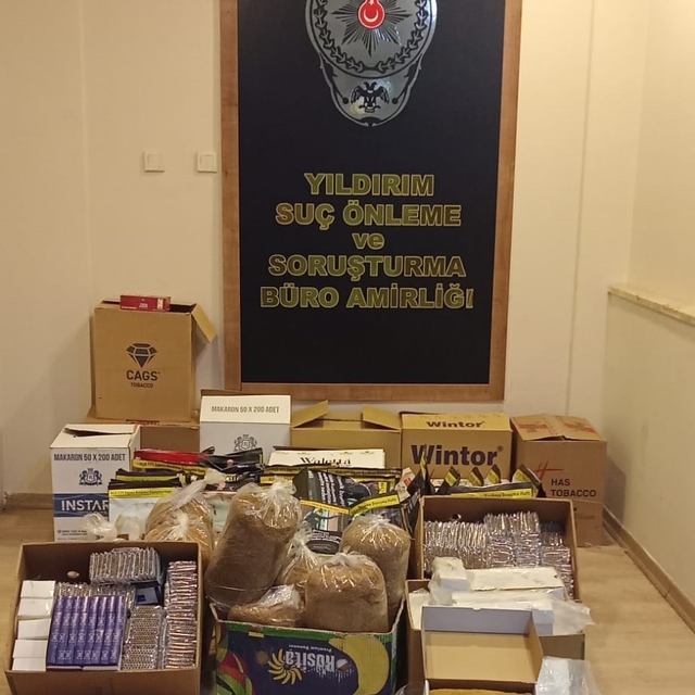'Dur' ihtarına uymayan otomobilde kaçak tütün ele geçirildi