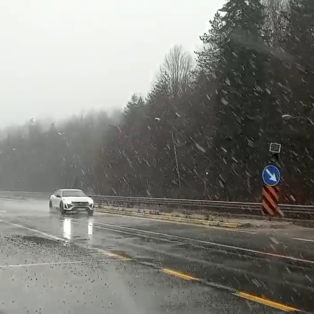 Bolu Dağı'nda kısa süreli kar yağışı