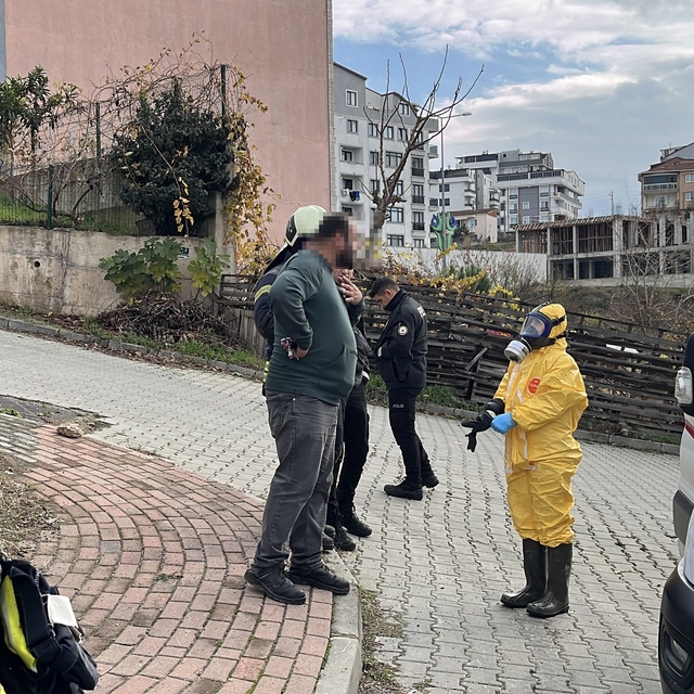 Yüzüne kimyasal madde temas eden tanker şoförü, hastaneye kaldırıldı