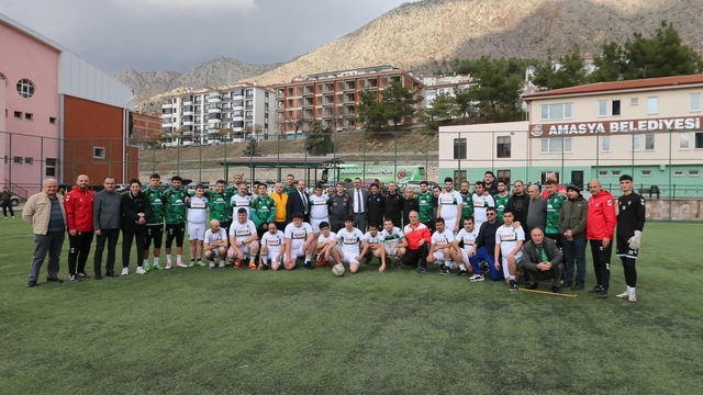 Amasya'da protokolle dostluk maçında kazanan "engelli bireyler" oldu