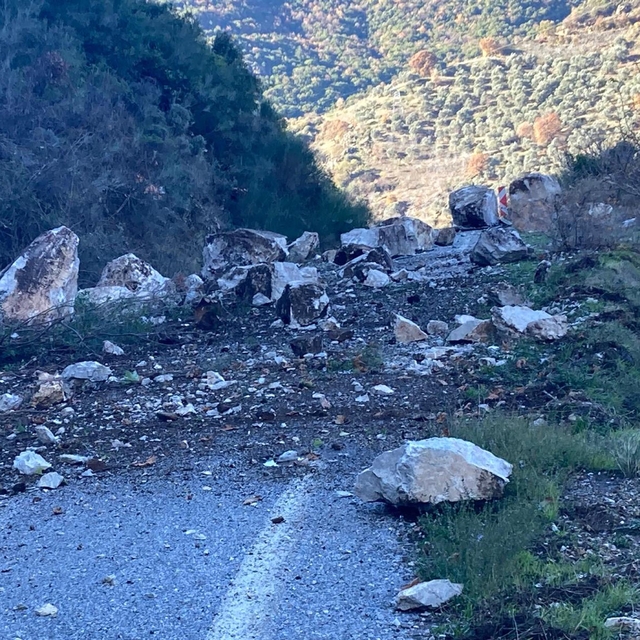 Aydın'da heyelan; Köşk-Ödemiş kara yolu çift yönlü trafiğe kapandı