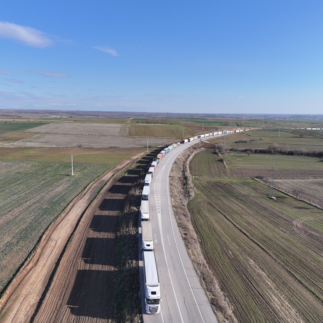 Hamzabeyli Sınır Kapısı'nda 31 kilometrelik tır kuyruğu oluştu