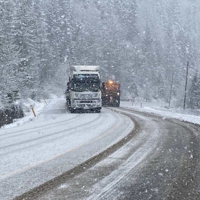 Karabük ve Kartepe'nin yüksek kesimlerine kar yağdı