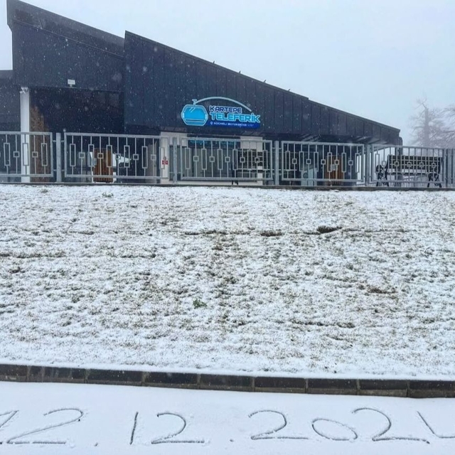 Kocaeli'nin yüksek kesimlerine kar yağdı