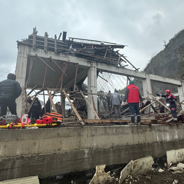 Trabzon'da inşaatta çökme meydana geldi
