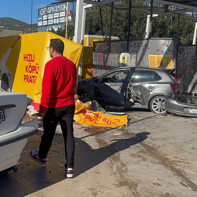 Bodrum'da otomobilin çarptığı yaya öldü, 2 kişi yaralandı