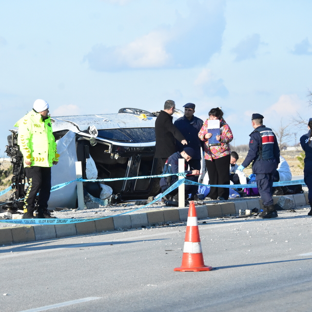 Otomobil takla attı: 3 ölü