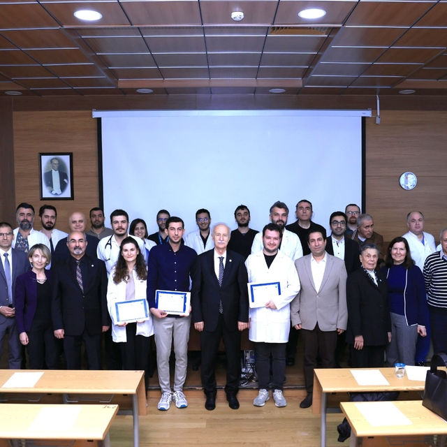 TÜ'de başarılı kardiyoloji asistanları ödüllendirildi