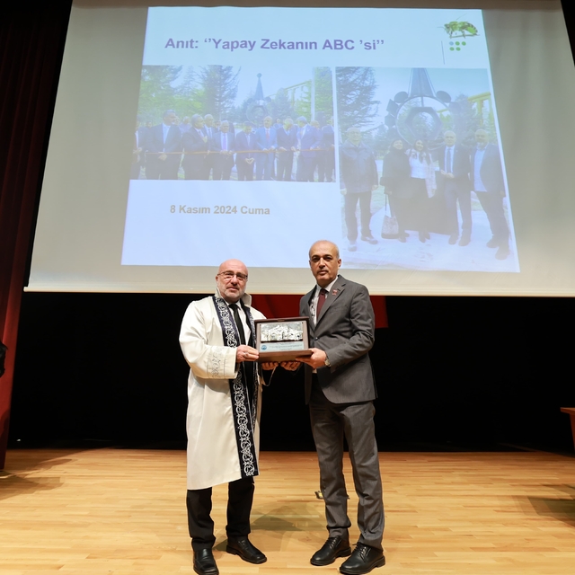 YÖK Üyesi Prof. Dr. Karaboğa, KAYÜ'de dönem dersi verdi