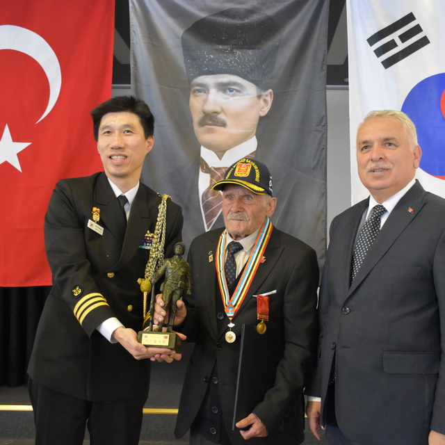 Güney Kore Savunma Ataşesi Kurmay Yarbay Lee, Trabzon'da gazilerle buluştu