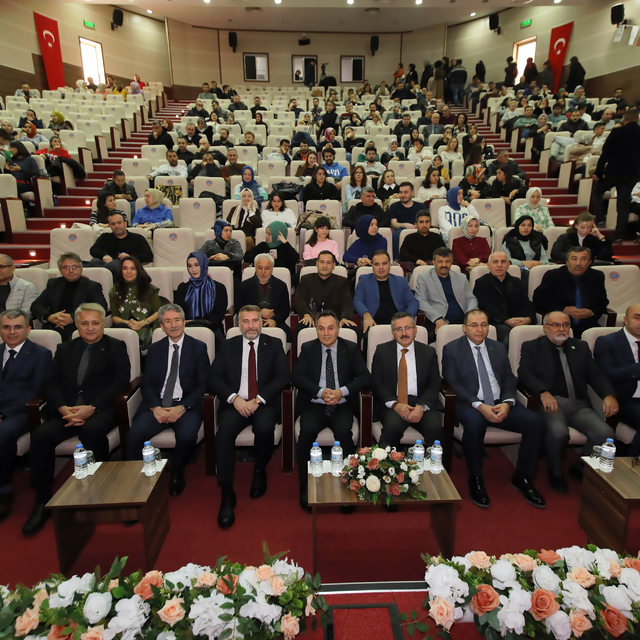 TOGÜ'de Türkiye Yüzyılı Maarif Modeli Konferansı yapıldı