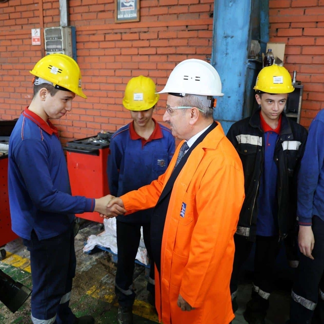 KARDEMİR'den öğrencilere mesleki eğitim ve iş imkanı