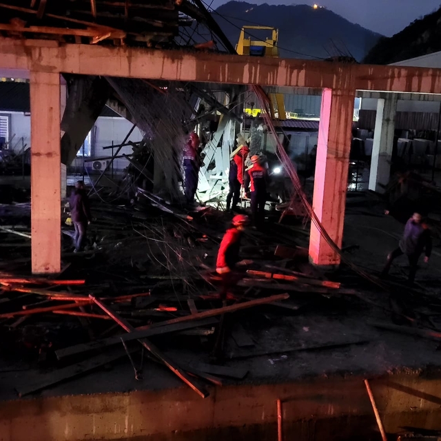 Trabzon'da inşaatta çökme: 3 işçi yaralı, 1 kişi aranıyor