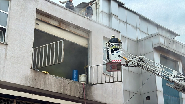 Kocaeli'de imalathanede çıkan yangın söndürüldü