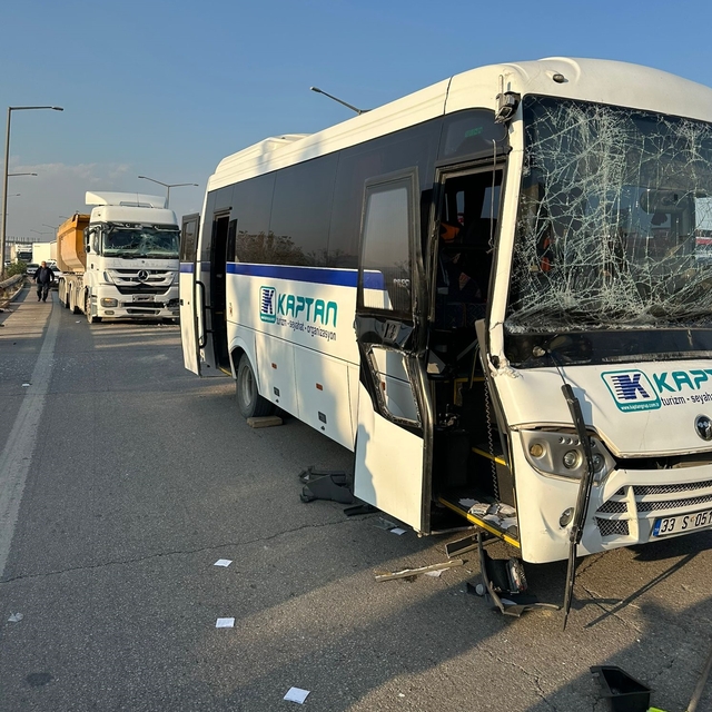 Mersin'de zincirleme trafik kazasında 5 kişi yaralandı