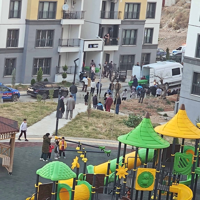 Hatay'da evde baygın halde bulunan anne ile 2 çocuğu hayatını kaybetti; bab...