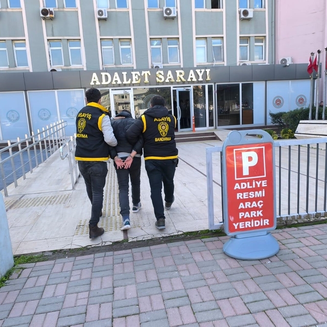 Bandırma'da hapis cezası ve aranma kaydı bulunan 14 kişi yakalandı