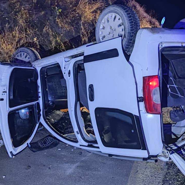 Afyonkarahisar'da şarampole devrilen hafif ticari araçtaki 5 kişi yaralandı