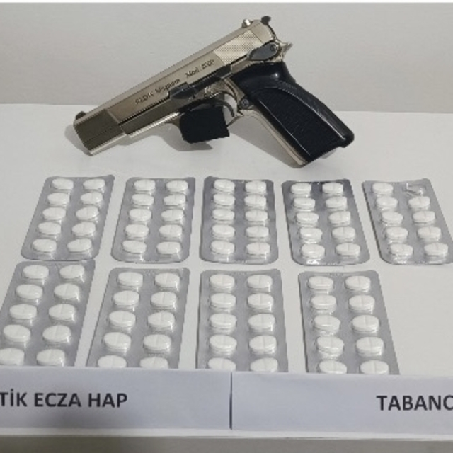 Sinop'ta uyuşturucu ve sahte döviz operasyonunda 4 zanlı yakalandı