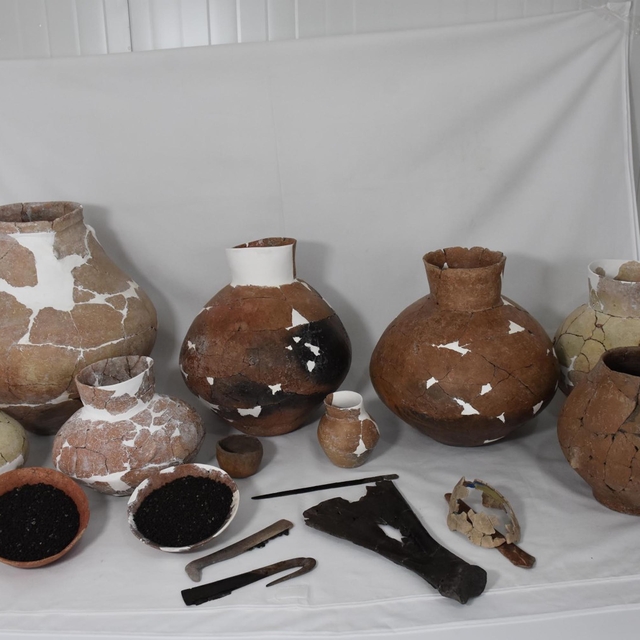 Ulucak Höyüğü'ndeki 7 bin 800 yıllık binada toplu objeler bulundu