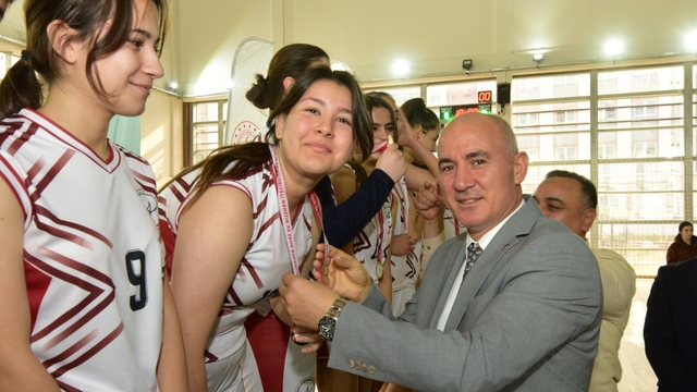 Osmaniye'de genç kızar basketbol il birinciliği müsabakaları yapıldı
