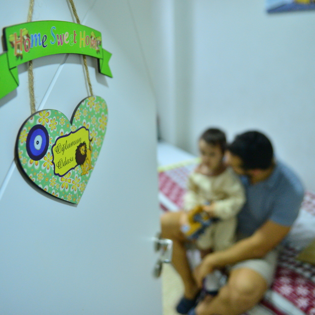 Anne sosyal medyada uygunsuz görüntüler paylaşmıştı; baba velayetini aldığı...